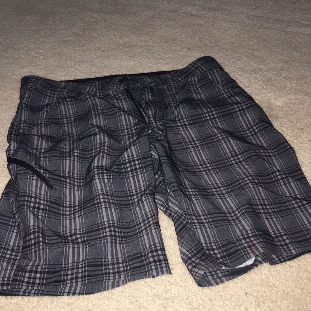 Hybrid shorts with zip pockets